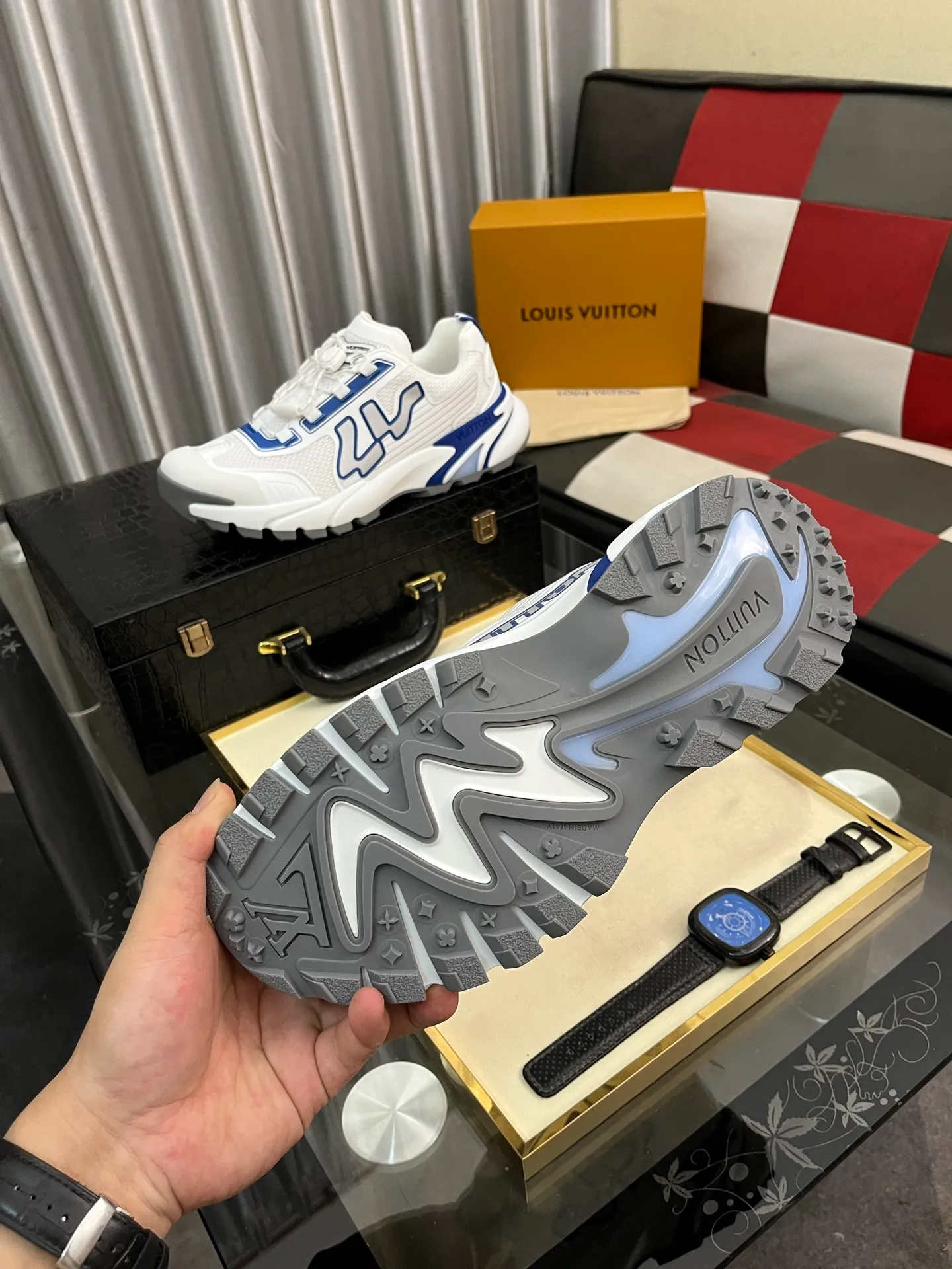Men's shoes 💰780⌚️⌚️Top version [LOUIS VUITTON] Couple 🧑‍🤝‍🧑 Craftsman style Counter series (original order) New style 🍀LV Louis Vuitton - Top version LV classic high-top trendy shoes! Made of imported original craft calfskin, original breathable lining, and original wear-resistant, lightweight, high-end TPU outsole! High quality products! Code number: 36-457️⃣Colors available